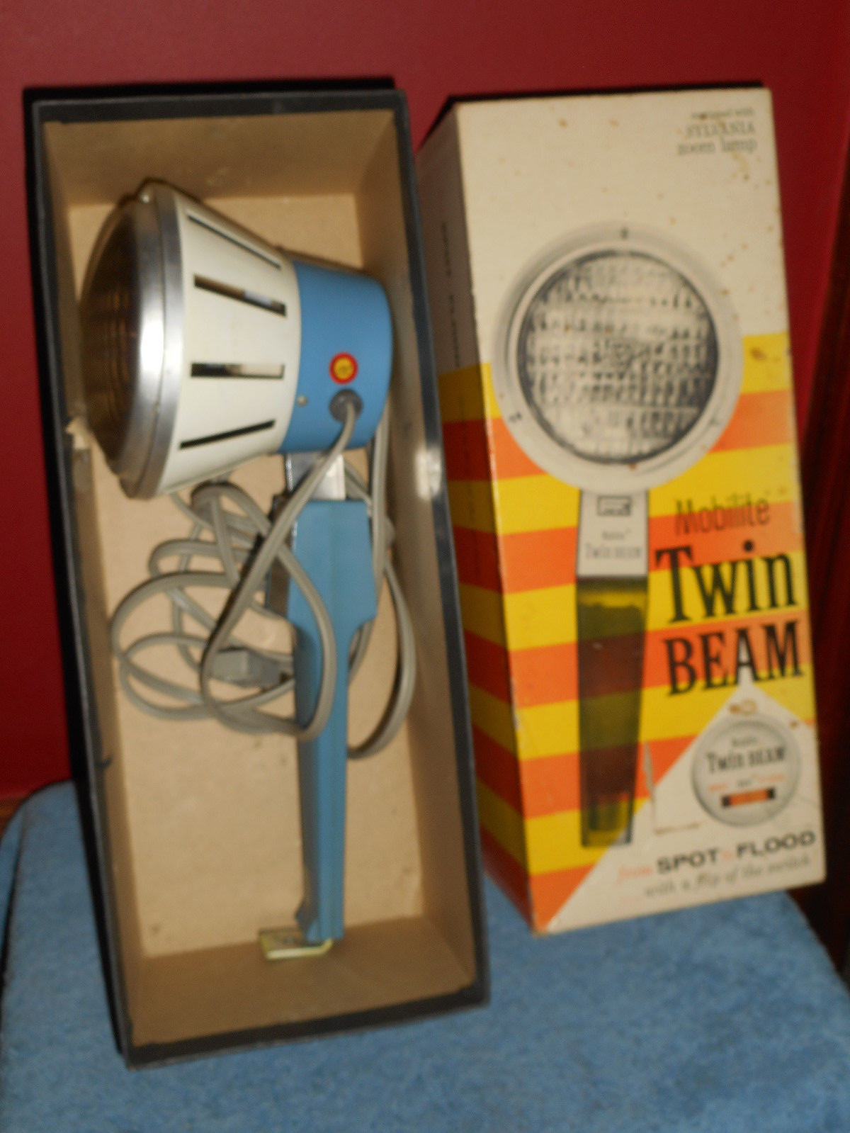 SYLVANIA MOBILITE Twin Beam Tilting SPOT FLOOD LIGHT #3400 Zoom Lamp in Box