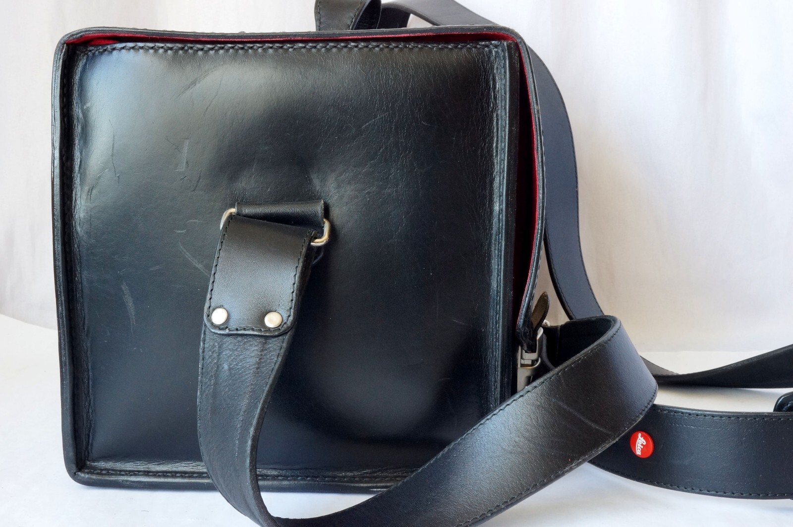 VINTAGE BLACK LEATHER LARGE CAMERA BAG WITH KEYS for Leica Cameras Made in Italy