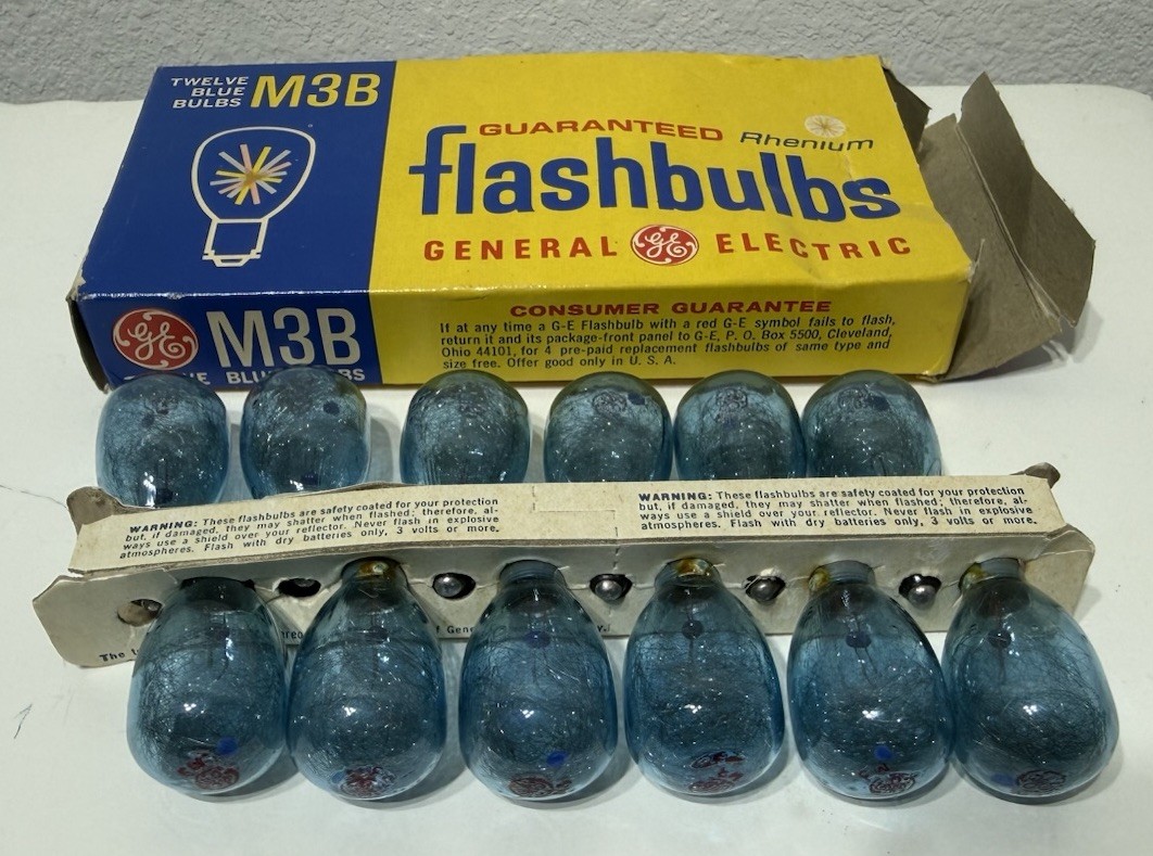 Vtg GE M3B Flashbulbs Box of 12 Rhenium Blue Camera Flashbulbs General Electric