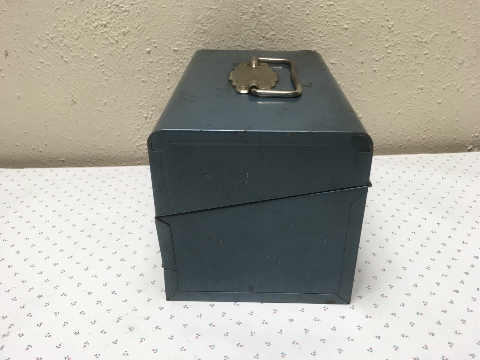 VINTAGE LOGAN DE LUXE METAL 8MM REEL-TO-REEL FILM CABINET CASE 12-REEL BLUE
