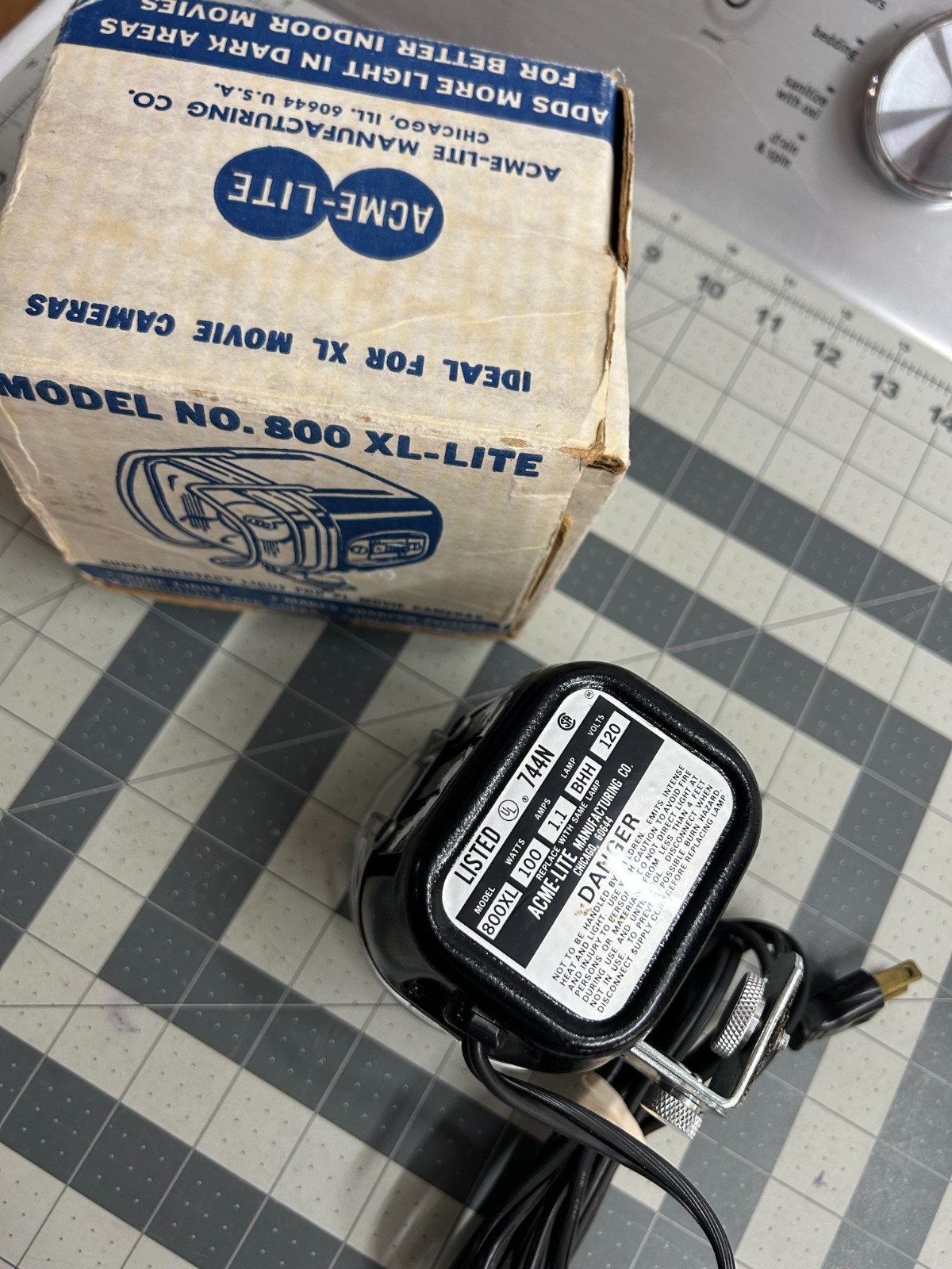 EUC Vintage Acme Movie Video Camera Supplement Light 800 XL-Lite Plug in