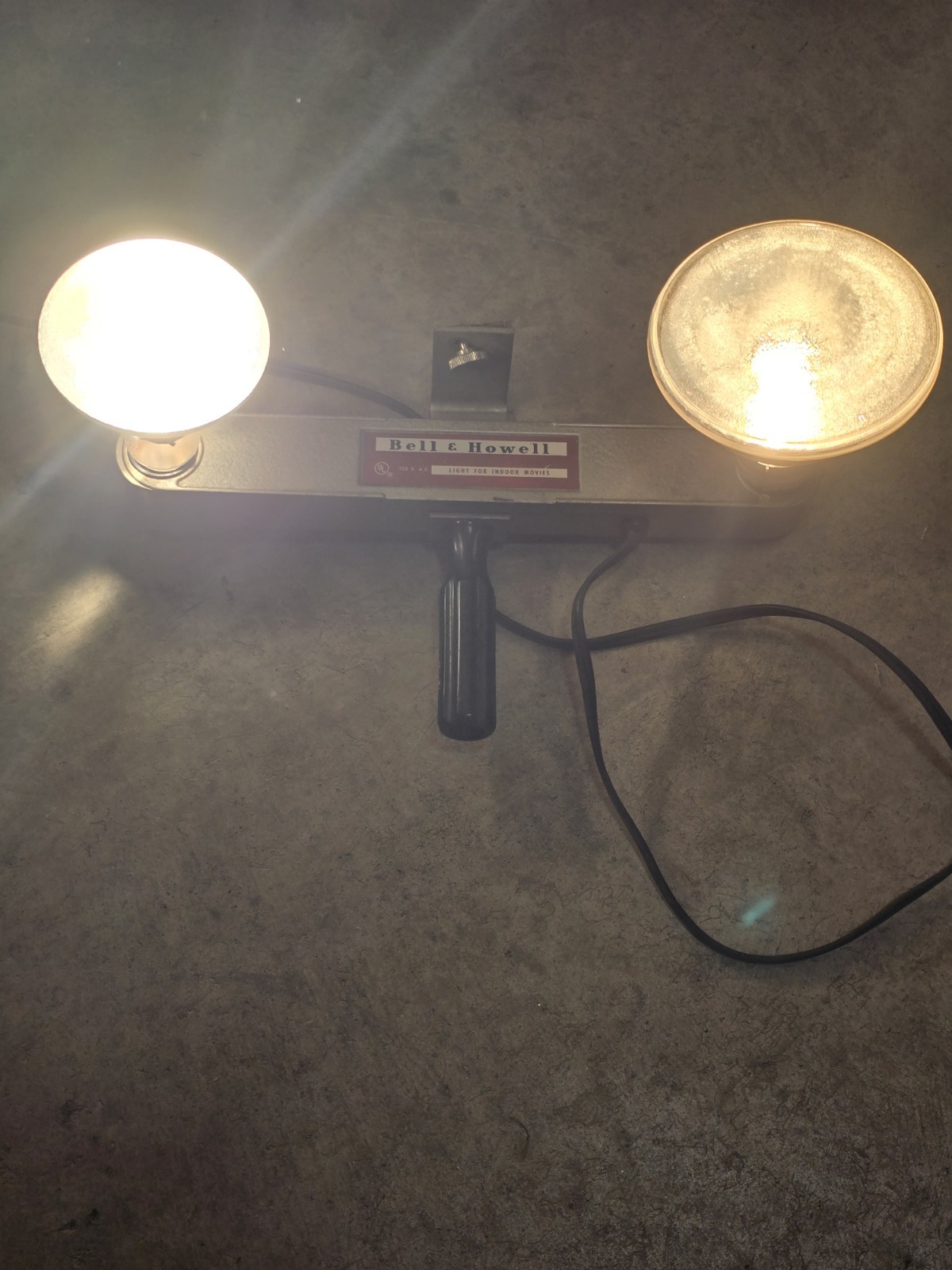 Bell & Howell Vintage Movie Light Bar Dual Head 375W Photoflood Indoor Film Lamp