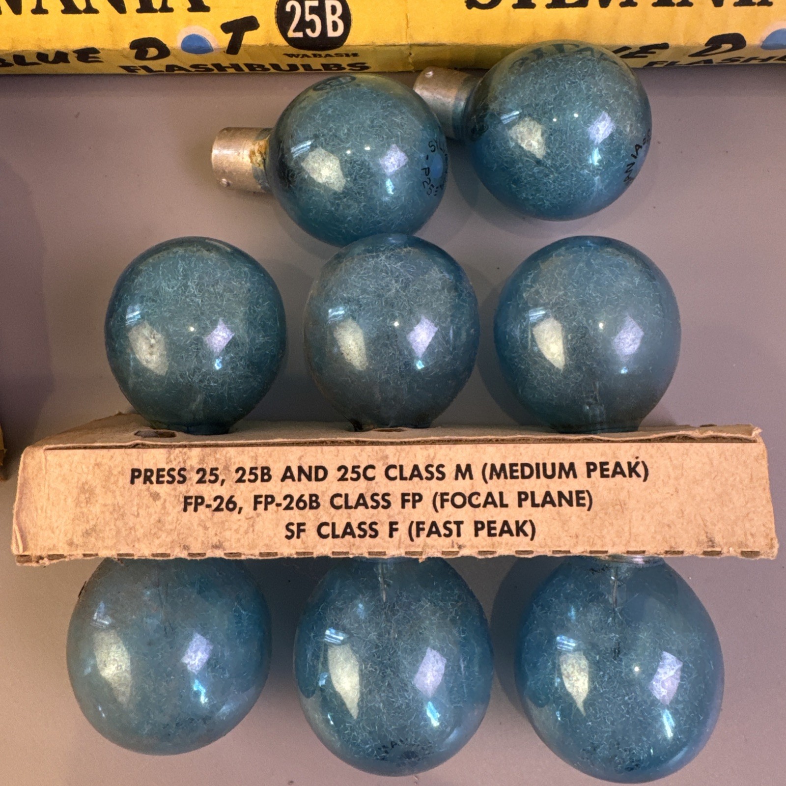 Vintage Sylvania Blue Dot Flash Bulb 25B Lot Of 62 Superflash – AS IS