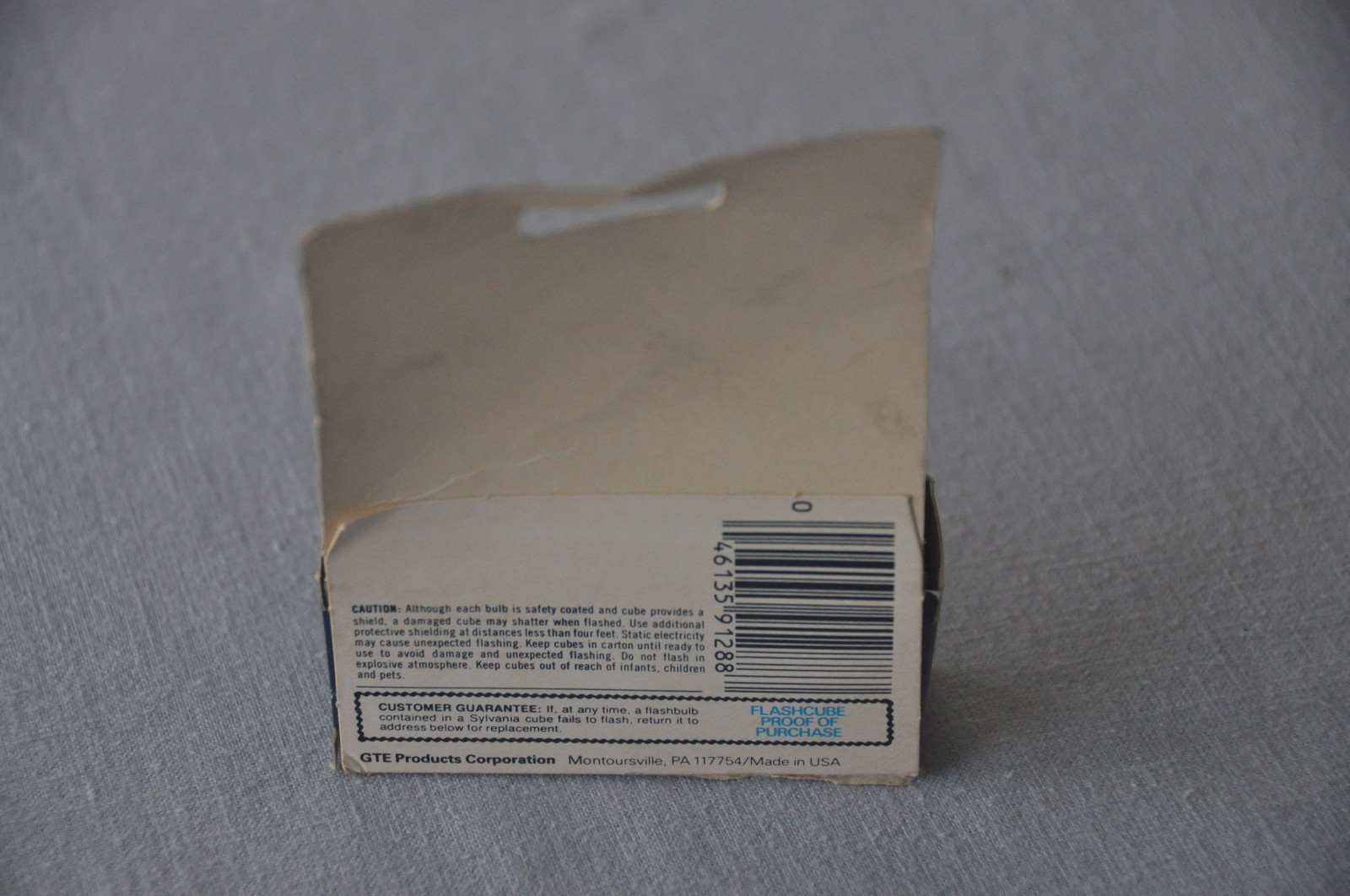Vintage Sylvania Blue Dot Flashcube Package with 3 Cubes (12 Flashes)