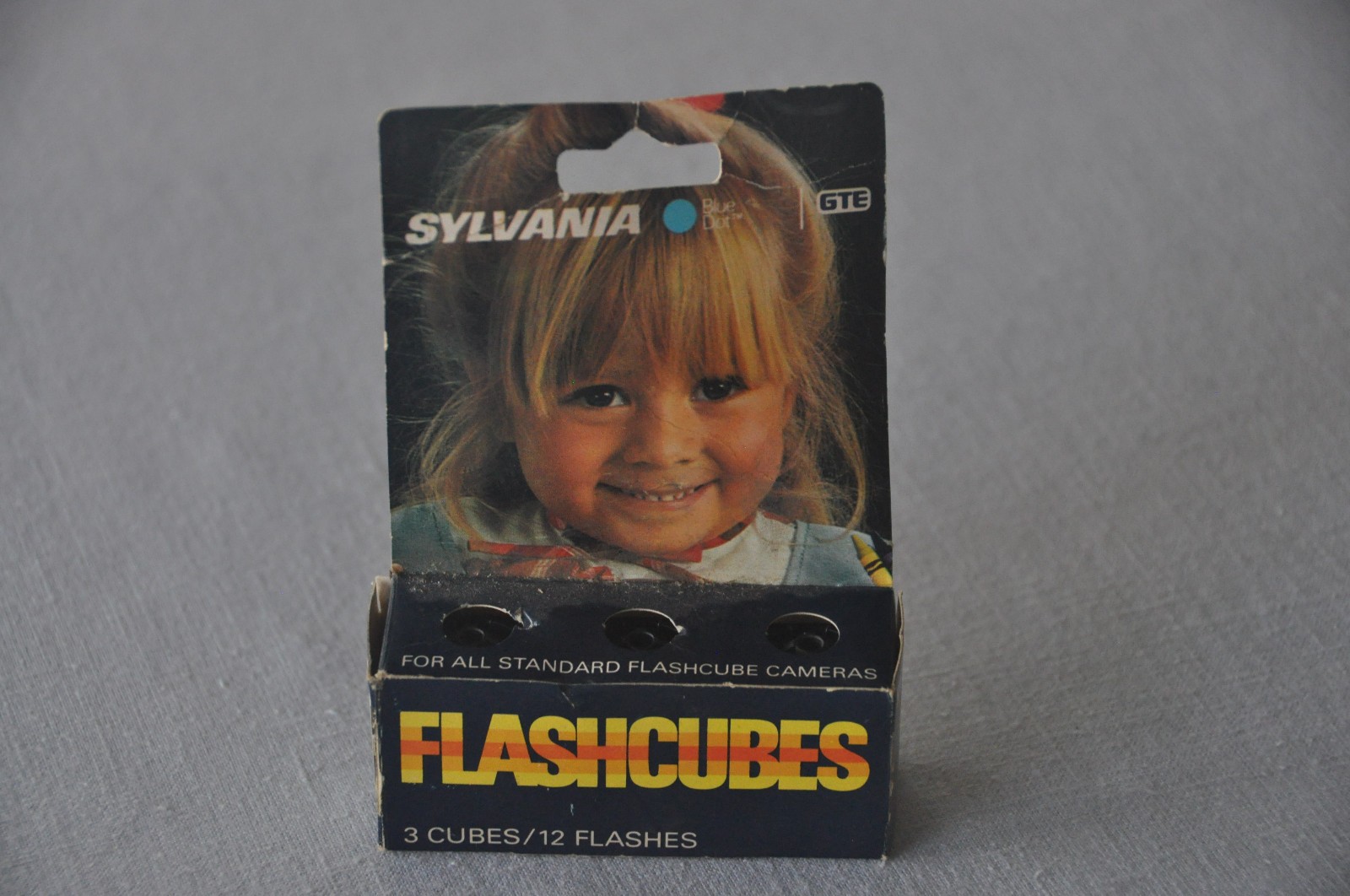 Vintage Sylvania Blue Dot Flashcube Package with 3 Cubes (12 Flashes)