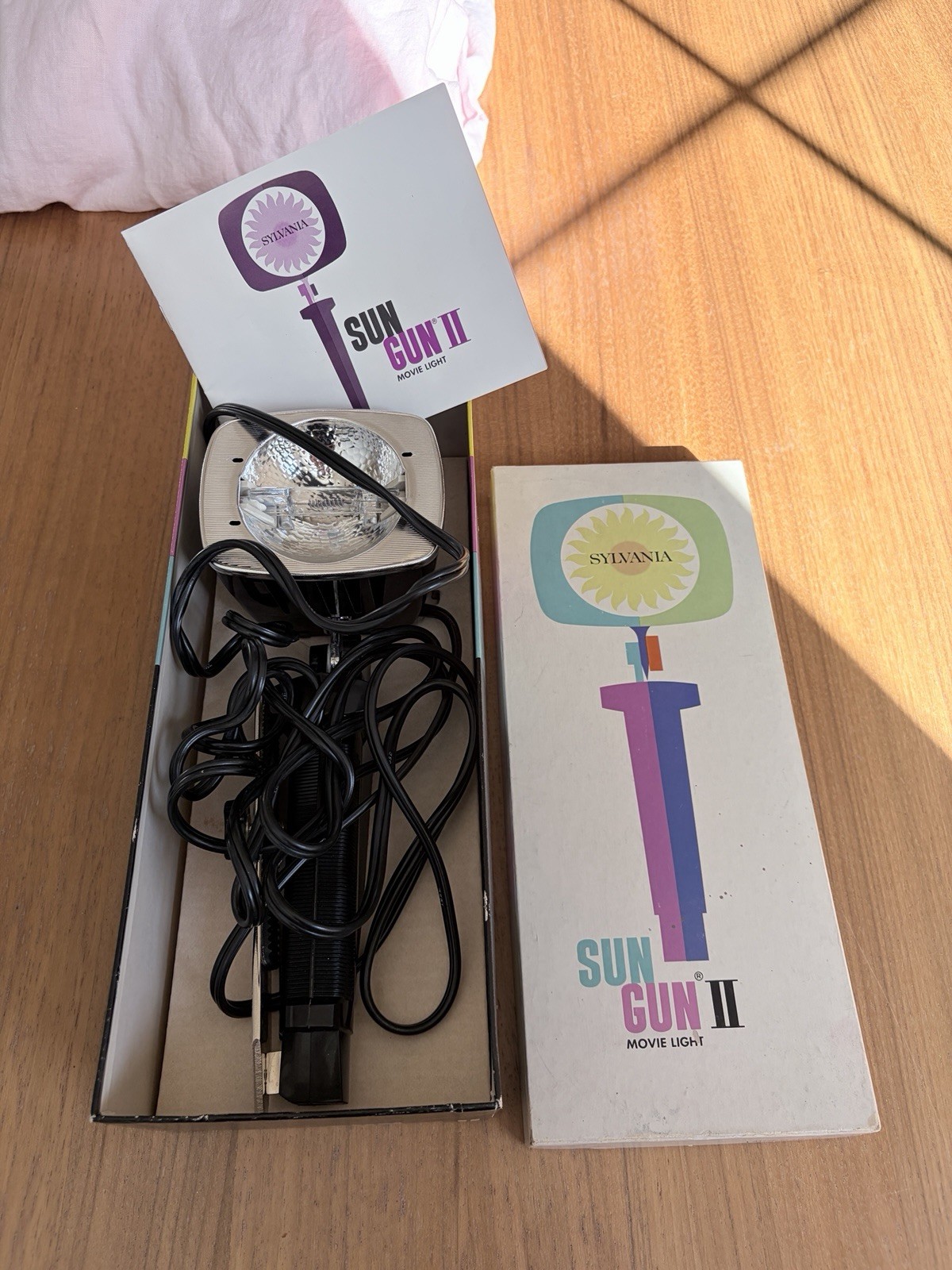 Vintage Sylvania Sun Gun II Movie Light, NEEDS NEW BULB Original Box W/ Manual