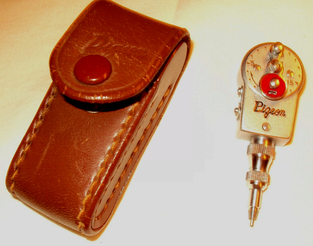 RARE VINTAGE-PIGEON SELF TIMER w/LEATHER CASE-JAPAN