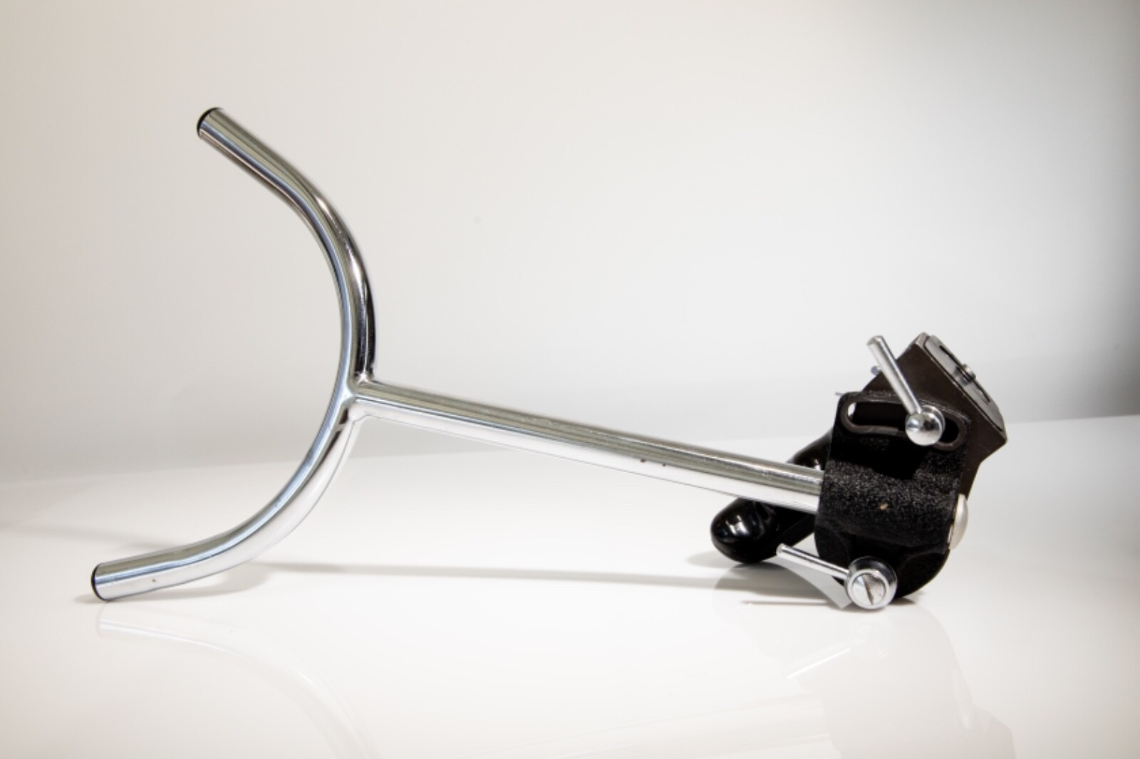Arriflex Shoulder Brace for 16mm camera – w pistol grip, start and stop button!