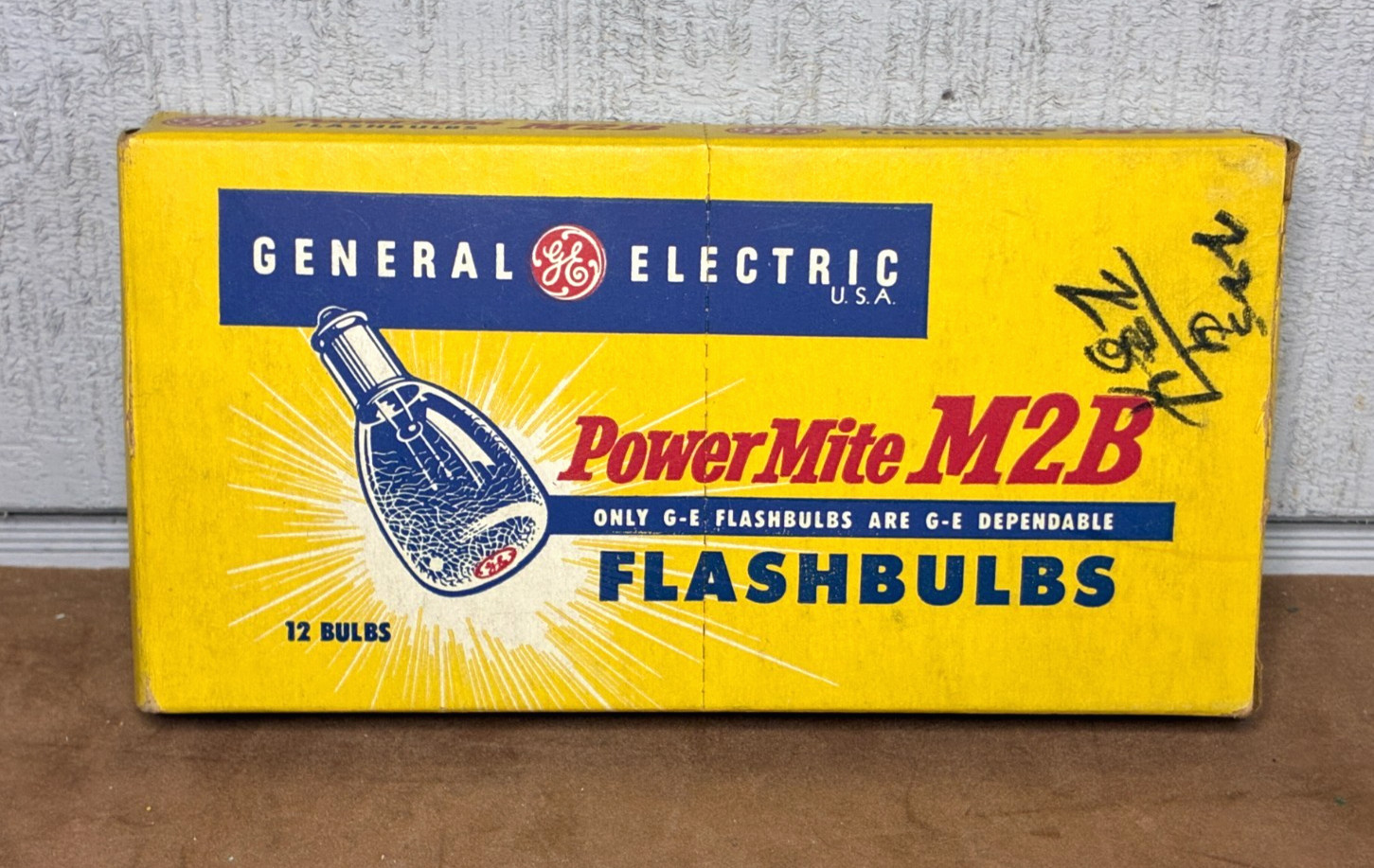 Vintage GE GENERAL ELECTRIC Power Mite M2B Flashbulbs ~ New Old Stock ~ 10 Bulbs