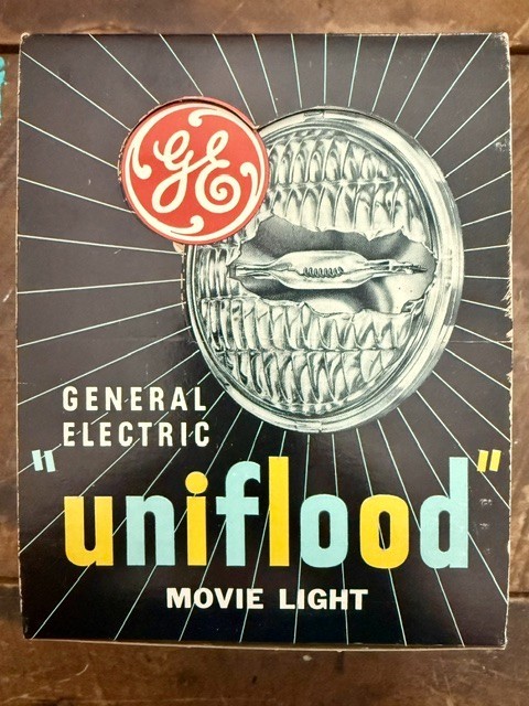 Vintage GE DXK 115-120V Uniflood Sealed Beam Home Movie Lamp-Pop Art Advertising