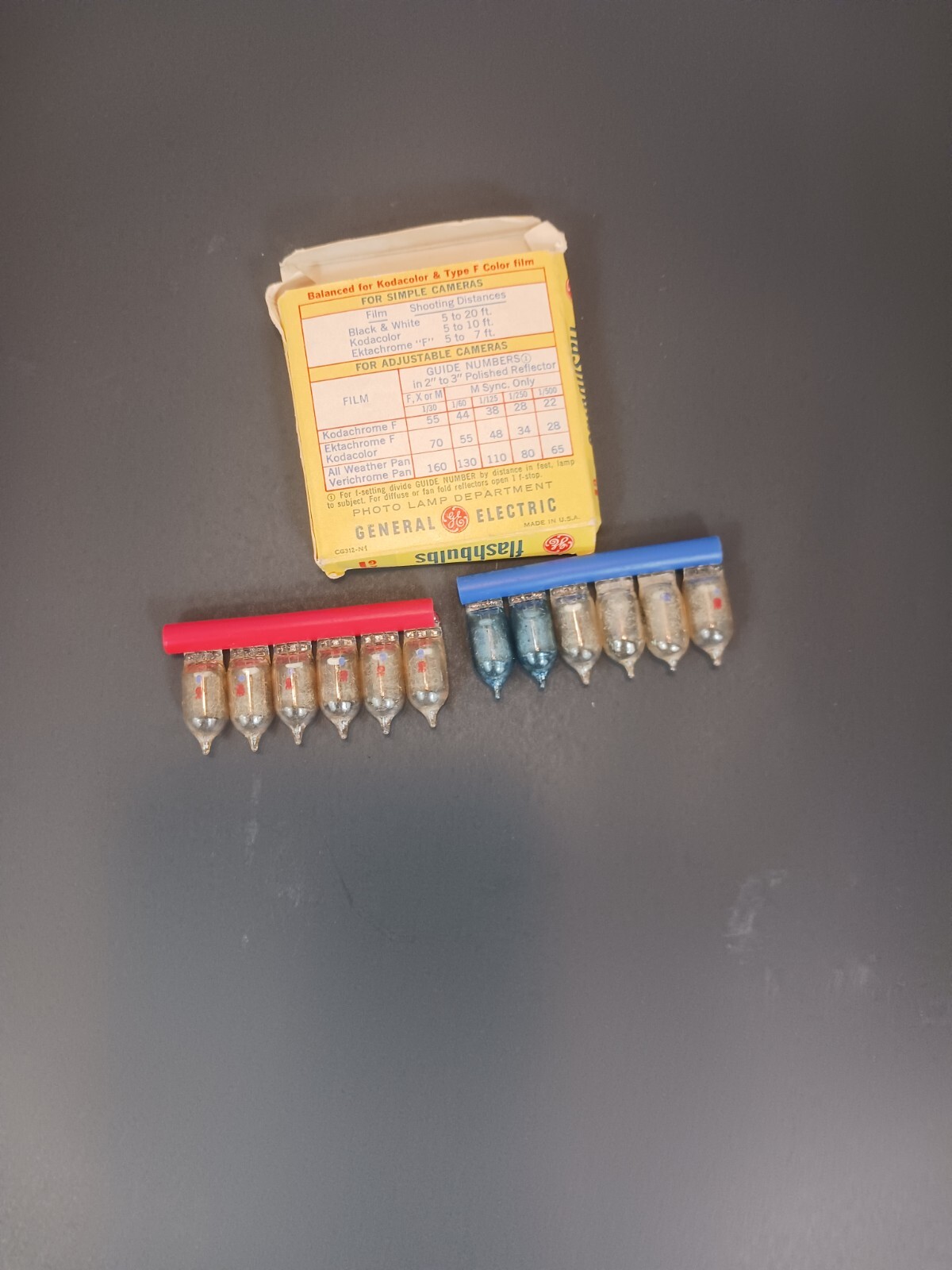 Vintage GE Flashbulbs Untested AG1 Photo Lamp Dept Original Box See Pics