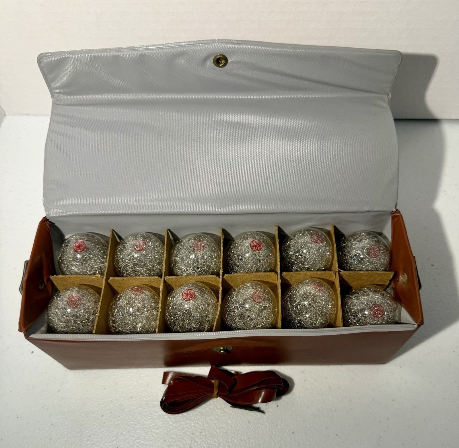 GE Sure-Fire #5B Flashbulbs Vintage Box Of 12 Photography Accessories Camera