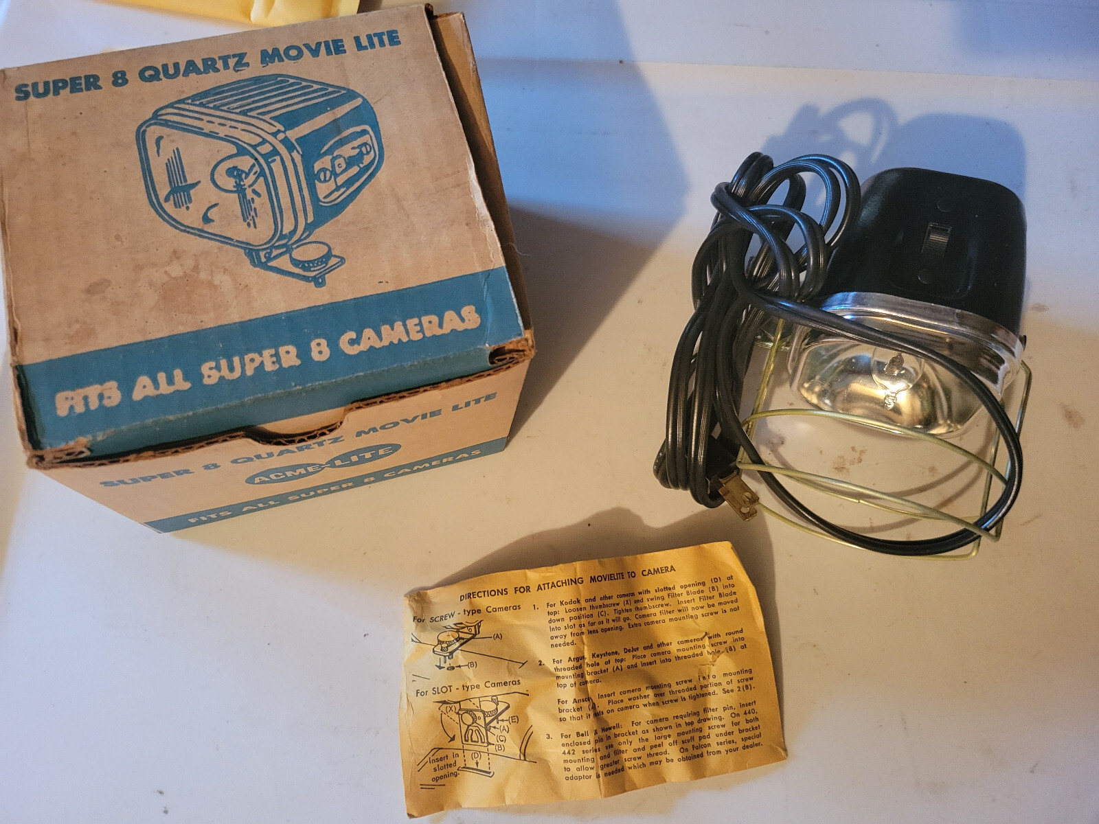 Vintage Cameralite 709G Acme-Lite Camera Light for Super 8 Cameras /extra bulb