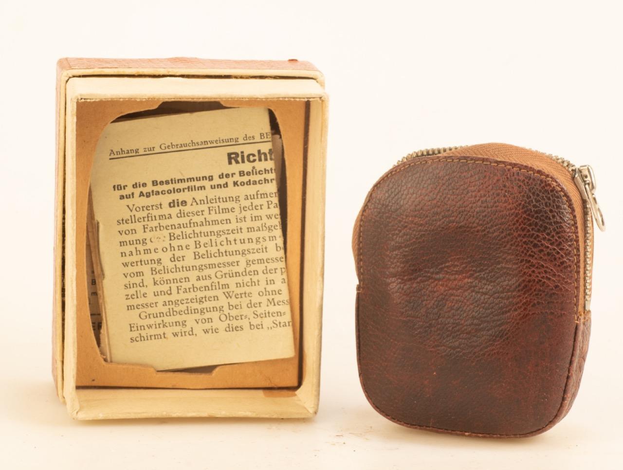 THE BERTRAM “STANDARD” LIGHTMETER – BOX, LEATHER CASE & PAPERS C1950 REF:9678V