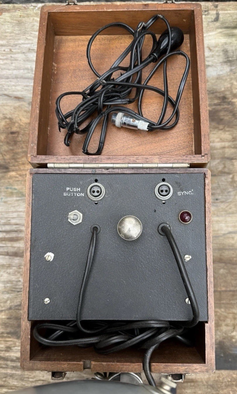 Vintage Monarch Electronics Synchro-Multi-Flash Model CP-1. Needs Bulb