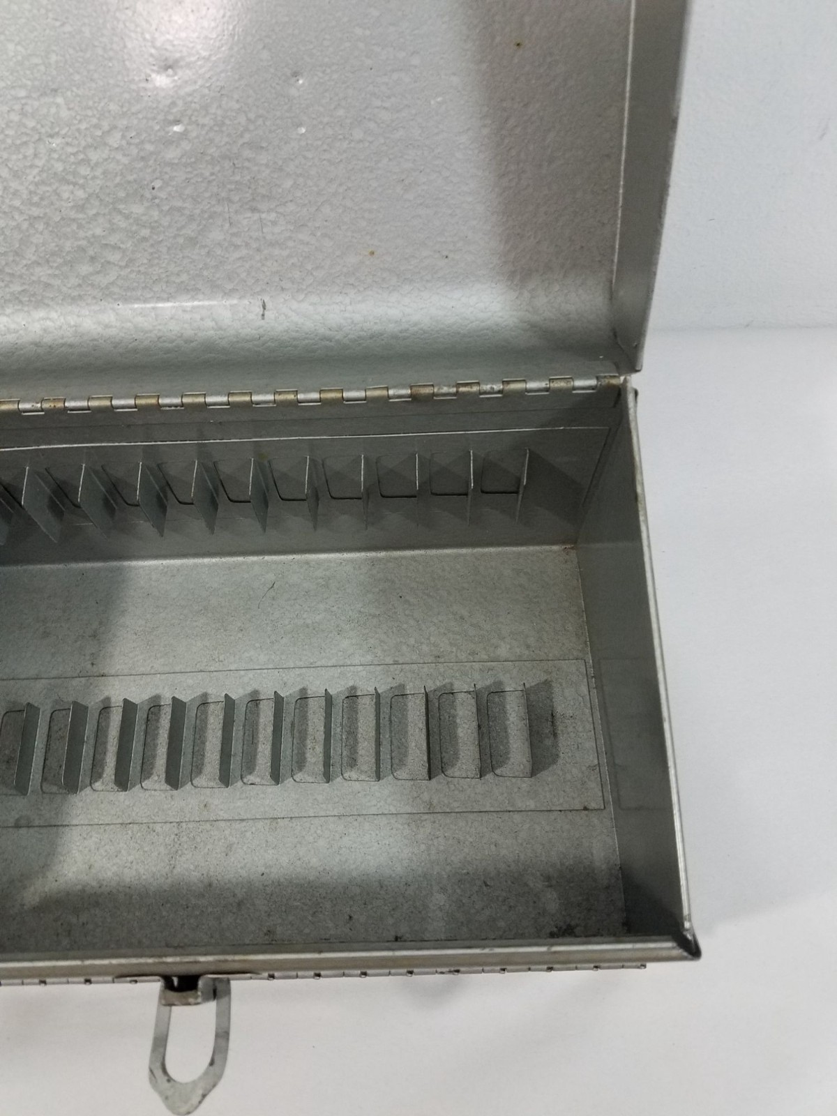 Metal 8mm Movie Film Reel Can Storage Box Slotted 13 Slots For 5″ Reel Cans Vtg