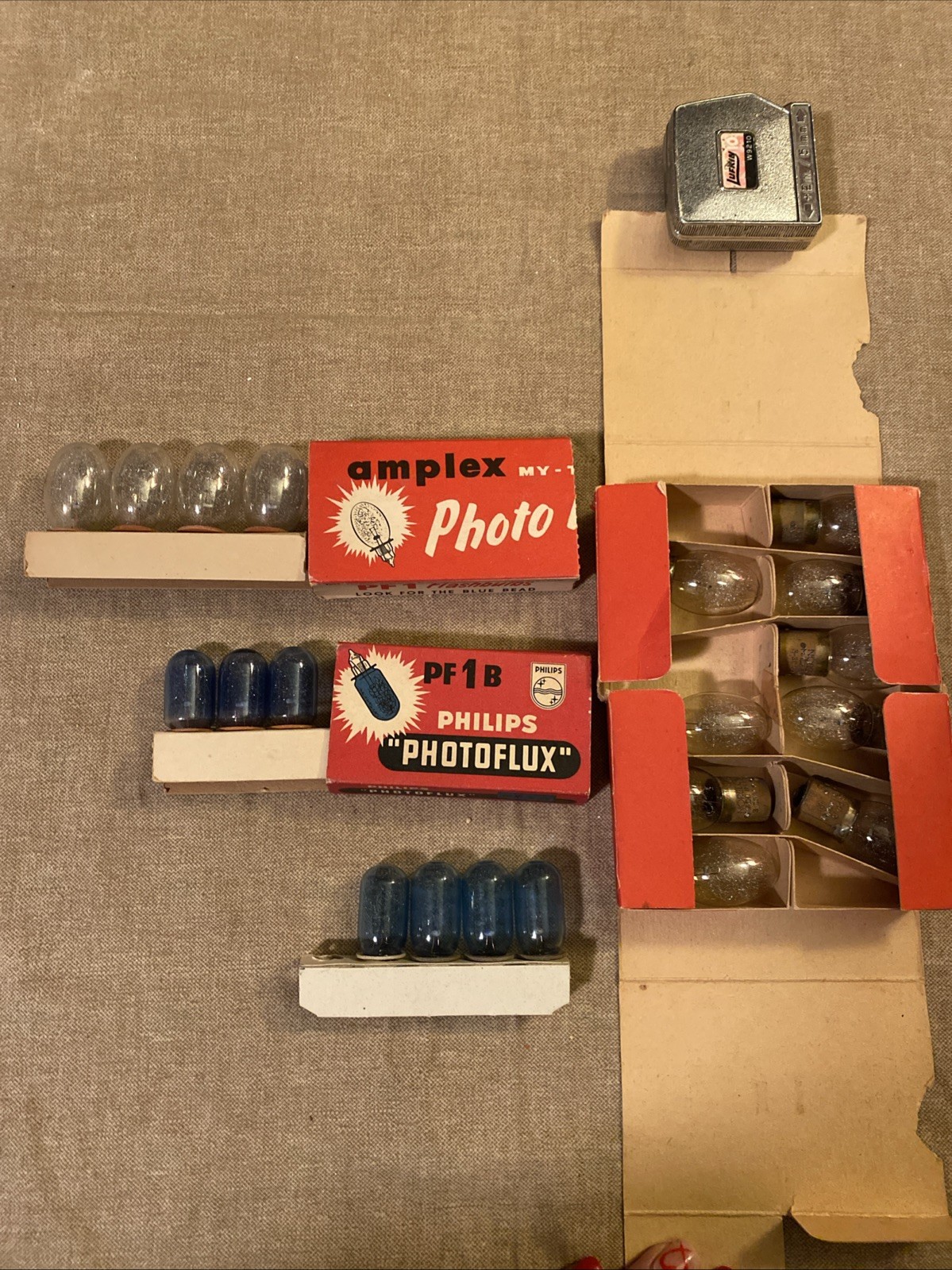 Vintage Amplex & Phillips Pf1b Pf3 Pf1 Flashbulbs Set Of 20 NOS In Box