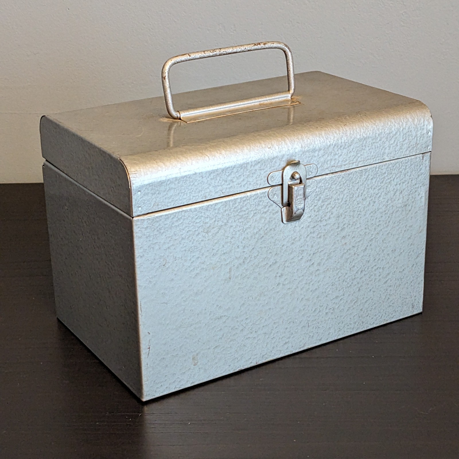 Vintage Metal 8mm 5″ Film Reel Canister Carrying Case