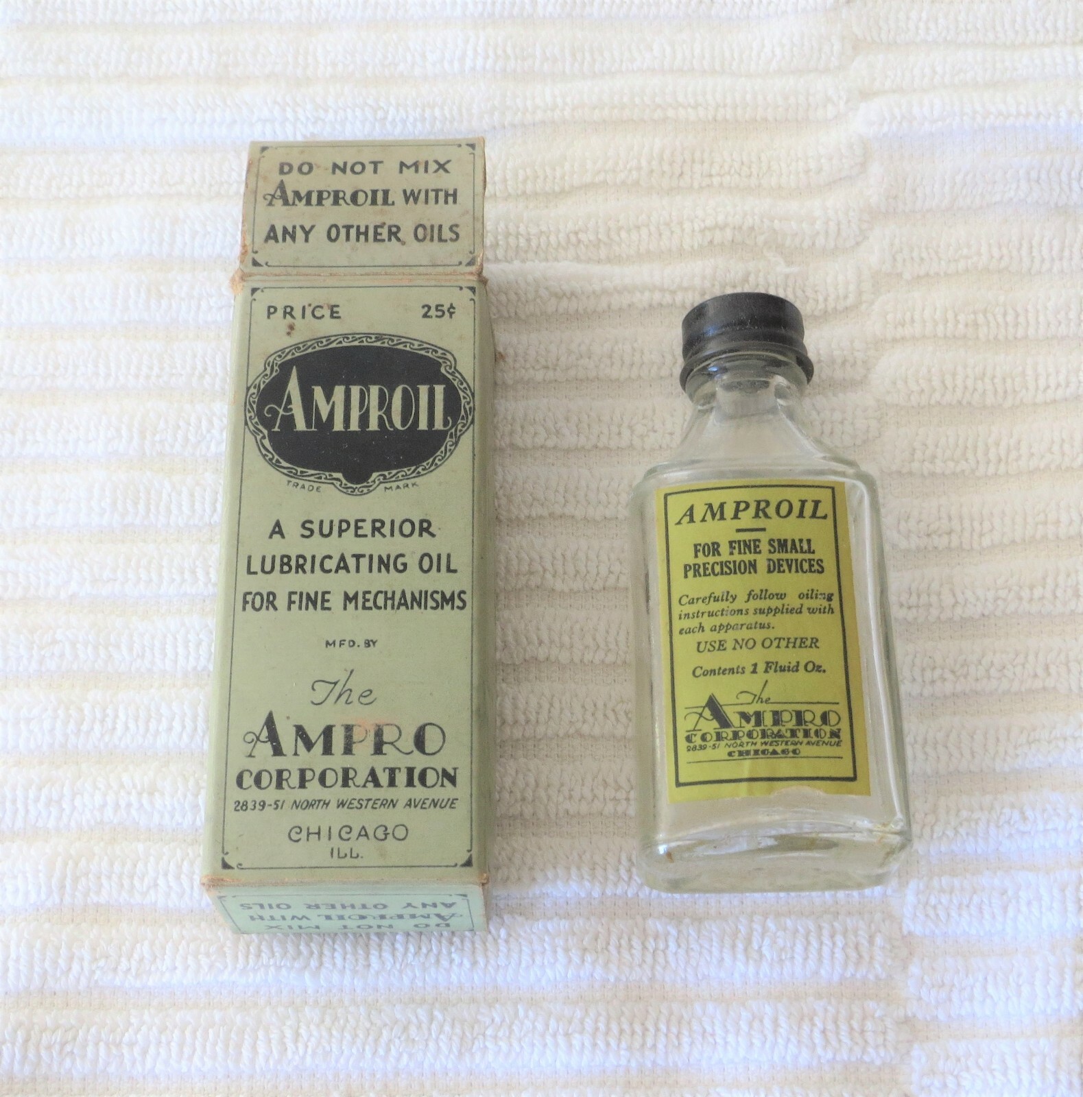 VINTAGE AMPROIL PROJECTOR CAMERA SEWING MACHINE OIL WITH ORIGINAL BOX + BONUS