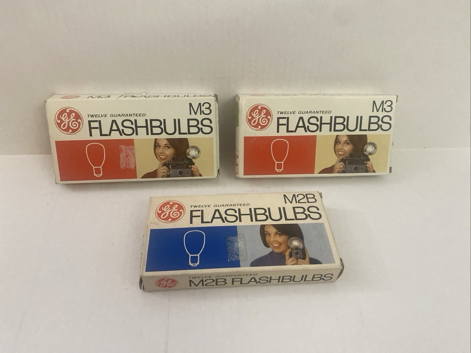 Vintage GE M2B Camera Flashbulbs (4) Bulbs Blue, M3 Flash Bulbs (18) Clear