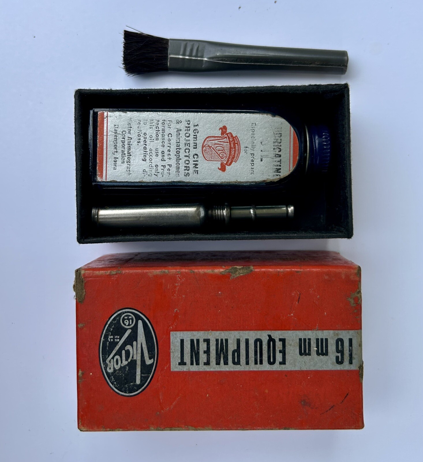 VICTOR 16mm MOVIE PROJECTORS LUBRICATING OIL KIT Vintage