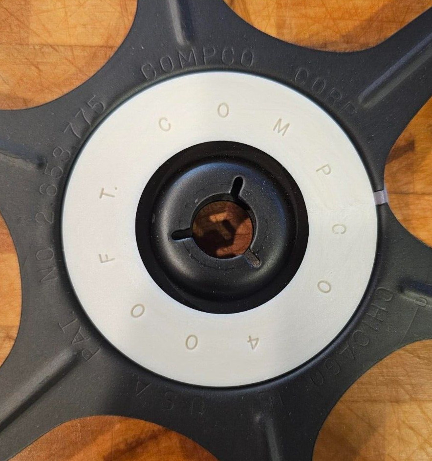 Vintage Compco Corp Chicago, ILL 8mm 7″ 400 ft reel and can