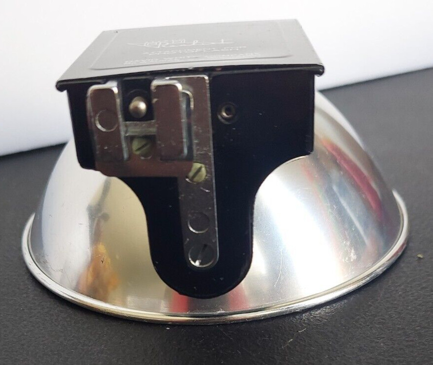STEREO REALIST, ATTACHMENT FOR PHOTOFLASH. DAVID WHITE COMPANY. INCLUDES BULB