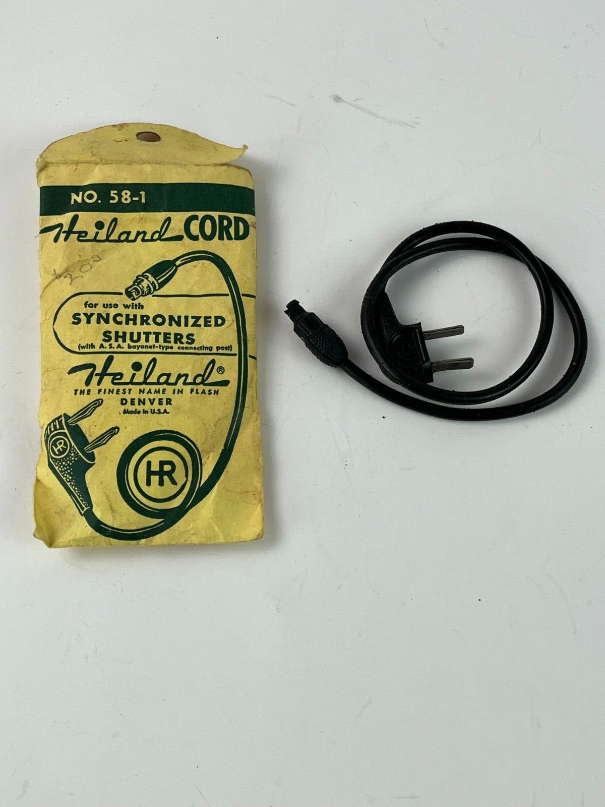 Heiland Cord Synchronized Shutter NO 58-1 Camera Flash