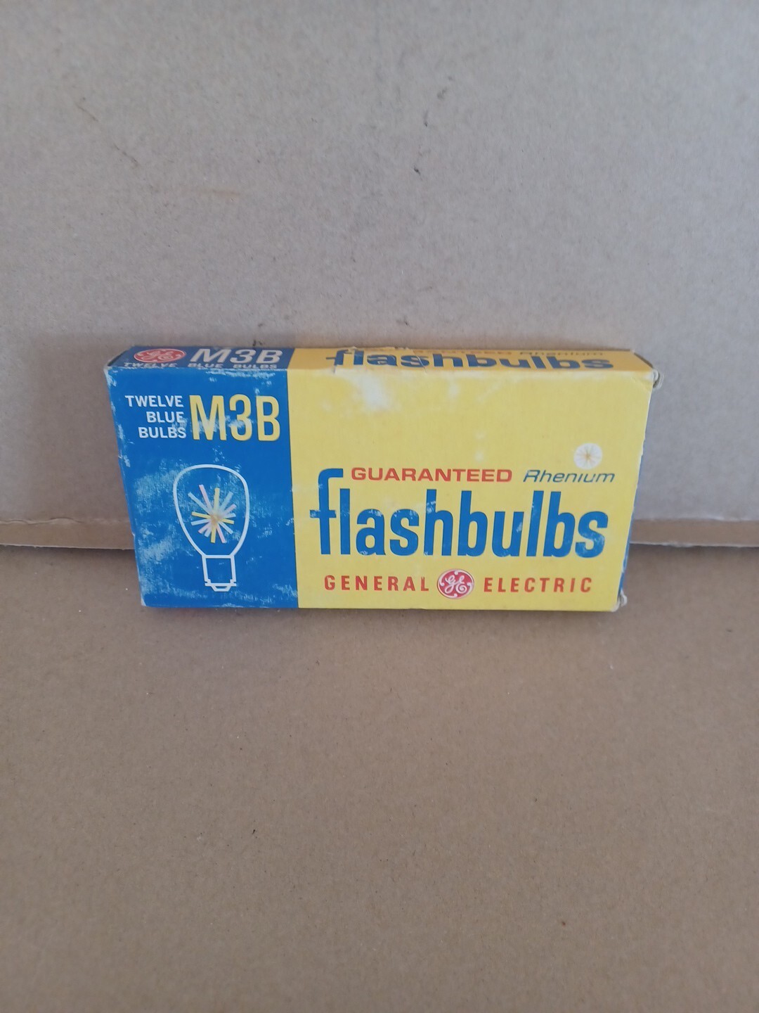 Antique General Electric M3B Flashbulbs. Box Of 12 New Old Stock.