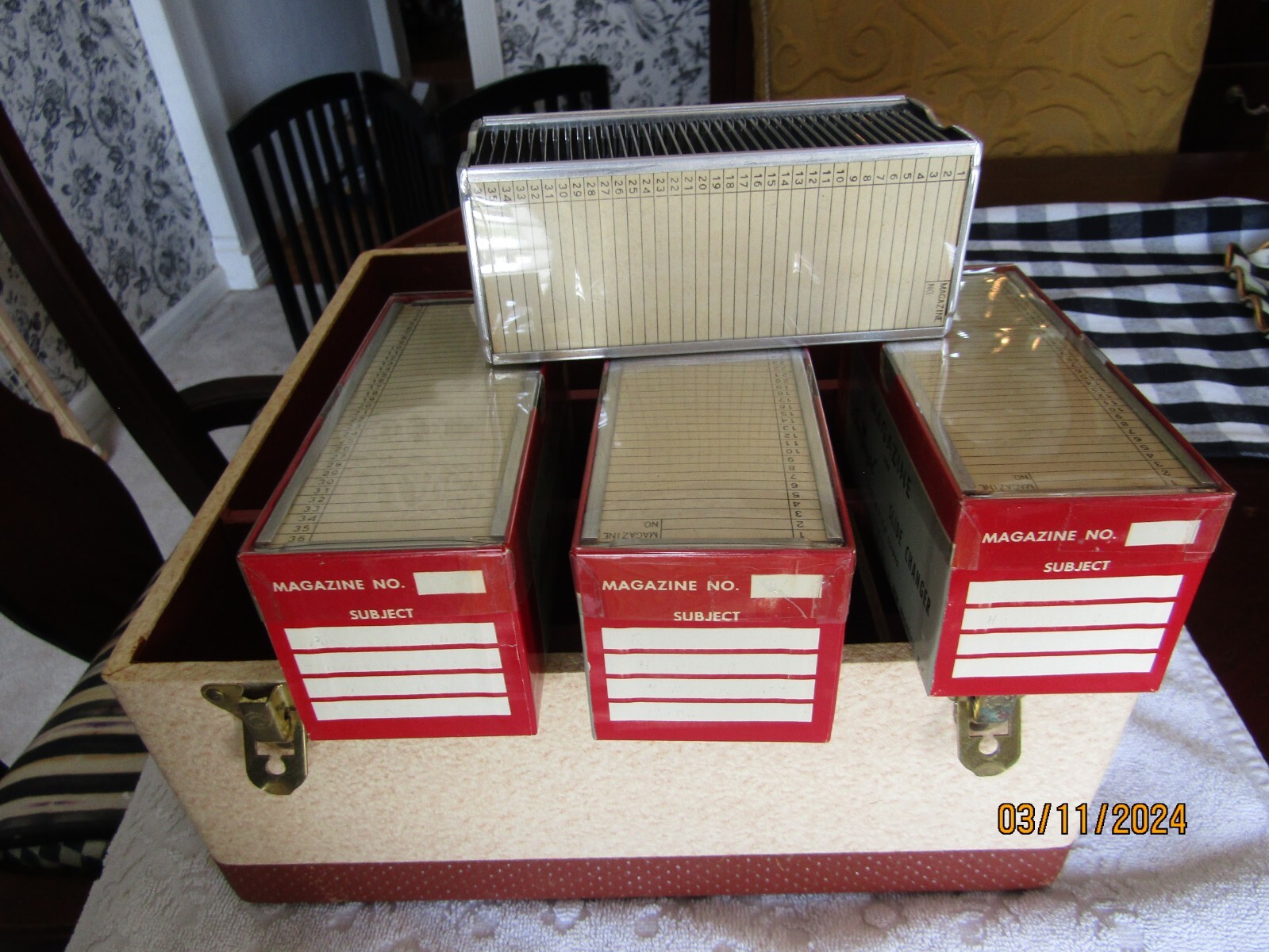 Vintage Barnett & Jaffe Baja Portable Slide Storage Case w 4 Airequipt Magazines