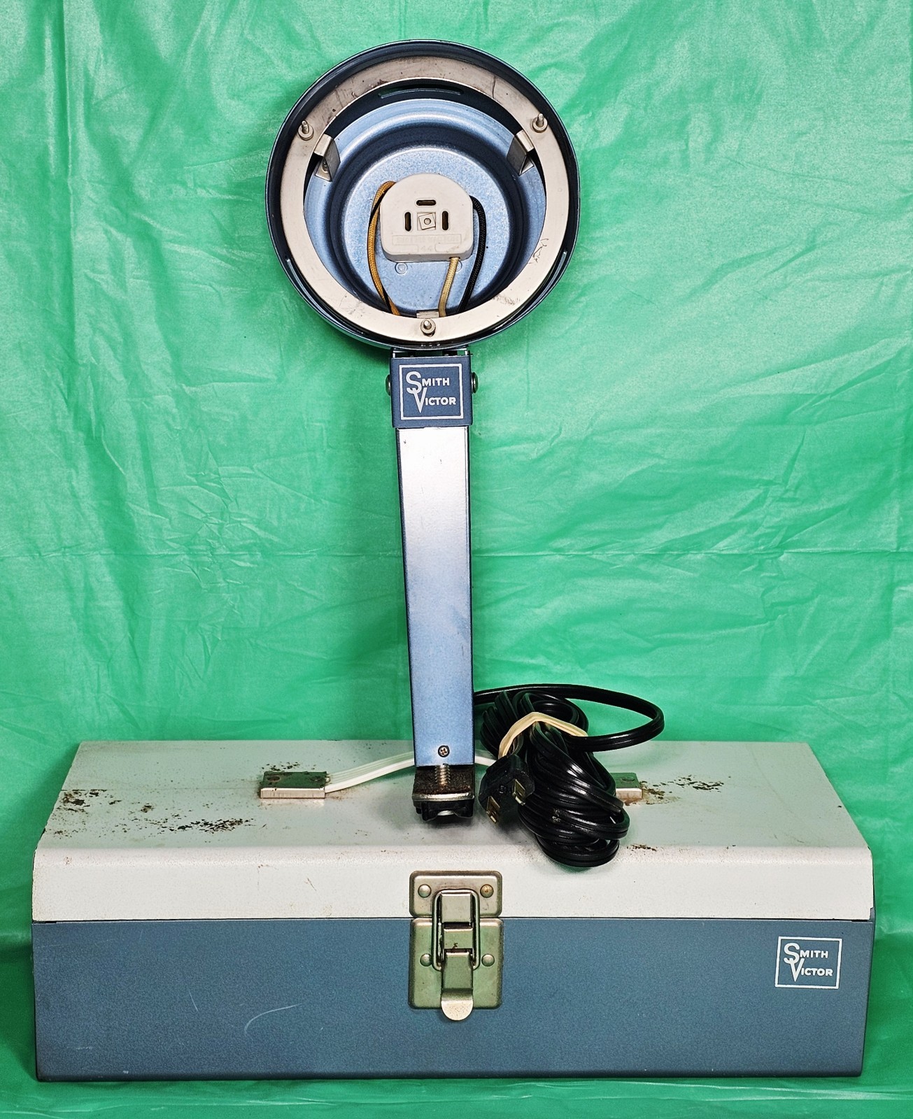 ***Vintage Smith Victor Hand Held Flood/Spot Light (Model: L8) With Case***