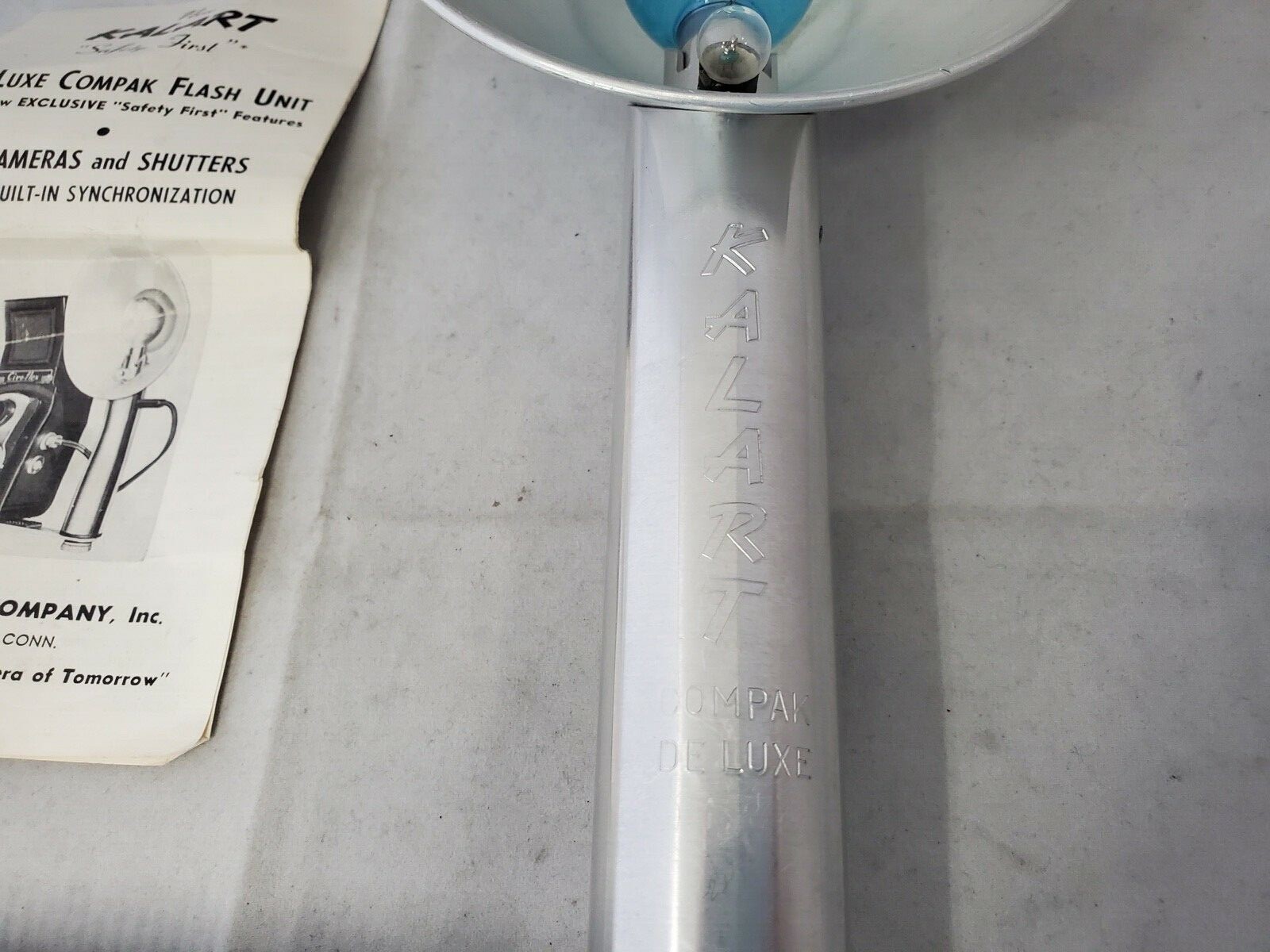 Kalart Safety First De Luxe Compak Flash Unit, No Cord, Untested, Ships Free