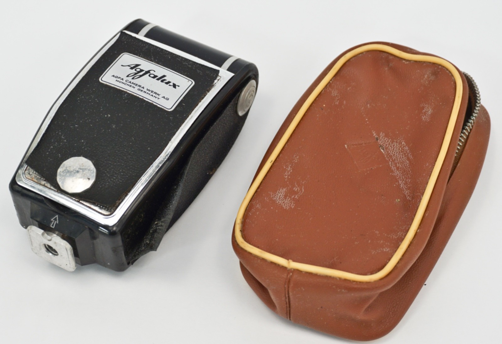 Vintage Agfa AGFALUX Compact Flash Bulb Unit Fold-out Reflector & Pouch Untested
