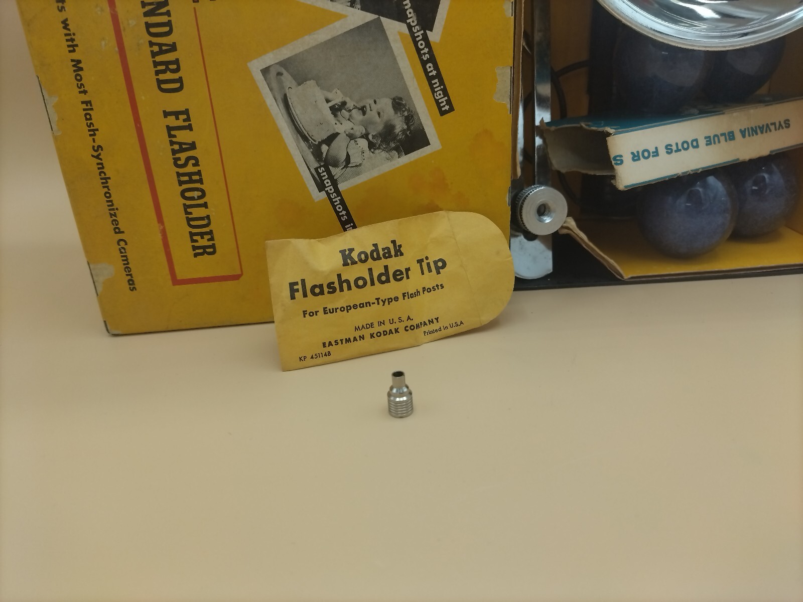 Vintage Kodak Standard Flasholder 720 IOB w/ 4 Blue Dot Sylvania Lamps Bundle