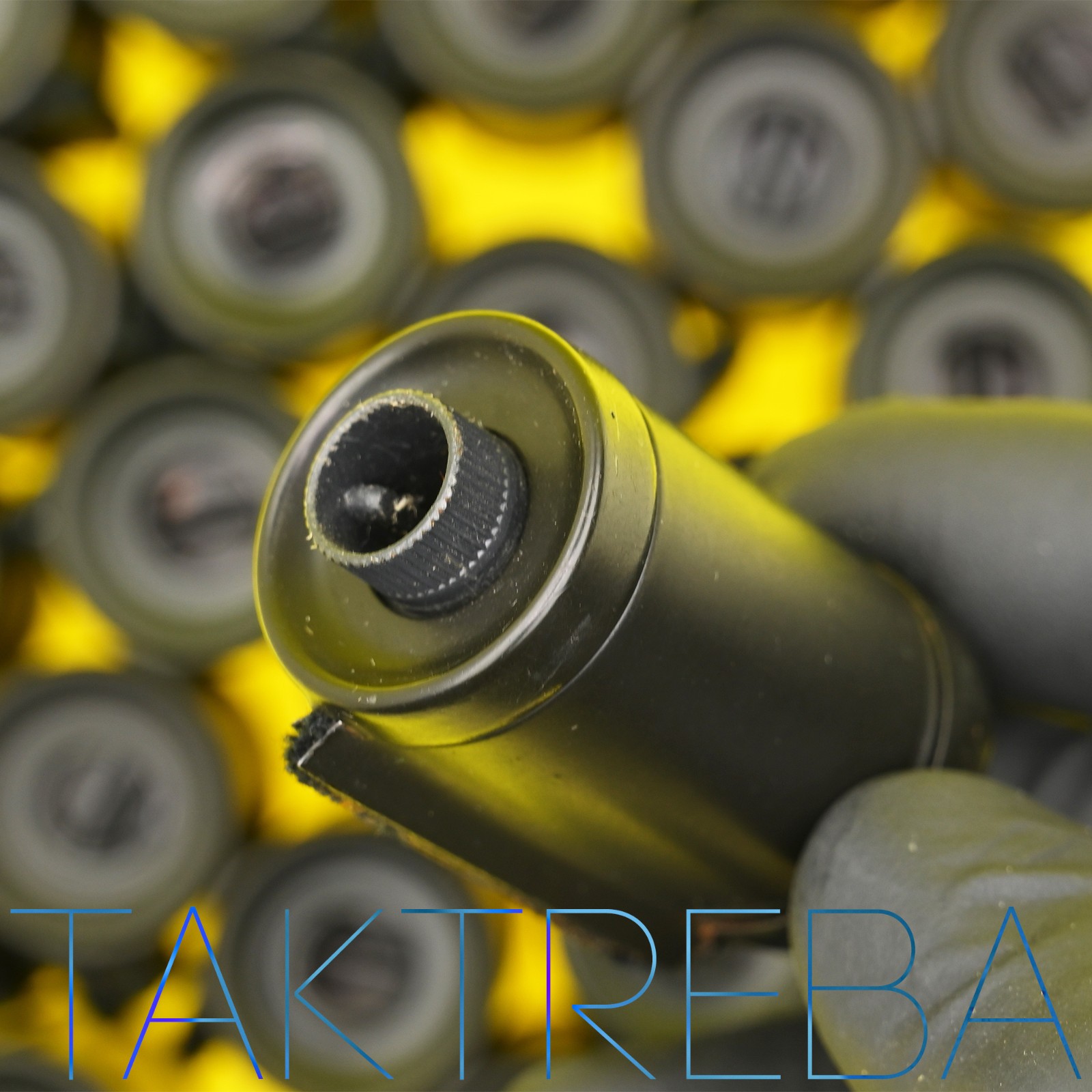 Reloadable Canister Metal Cassette 35mm Film Type 135m. Only Red Green Blue seal