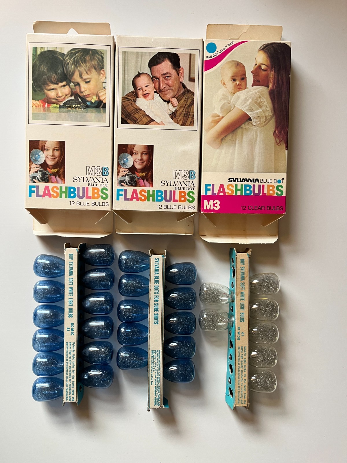 Vintage Sylvania Blue Dot flashbulbs M3B Lot of 7 clear bulbs + 22 blue bulbs