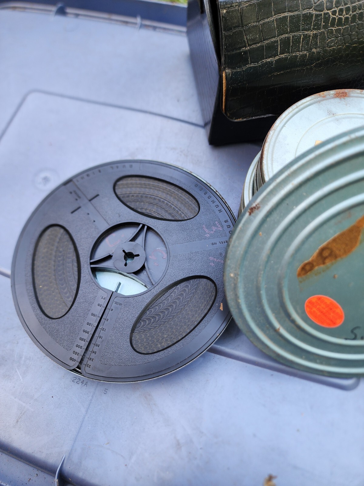 8 regular 8mm Std.8 movie 200′ auto take-up metal reels & cans. Leather Case