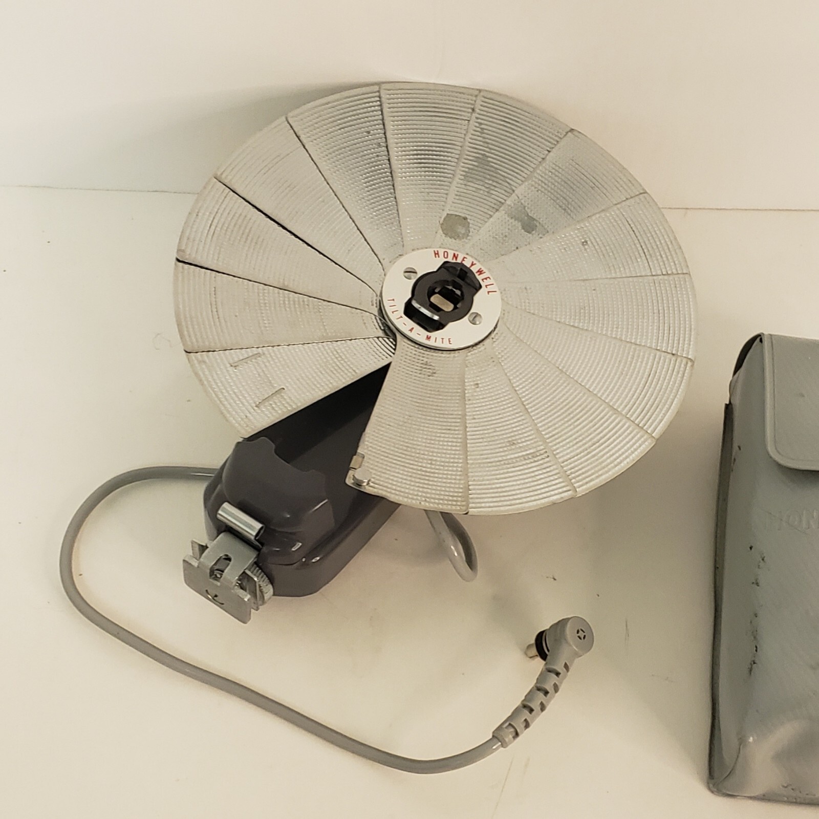 Vintage Honeywell Tilt-A-Mite Camera Equipment Flash Collapsible Fan untested