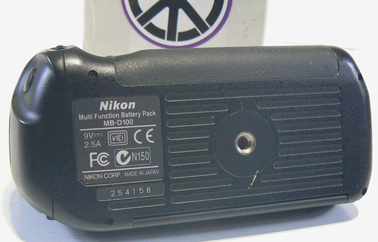 Nikon Multi Function Battery Pack Grip MB-D100 for Nikon D100 – Made in Japan