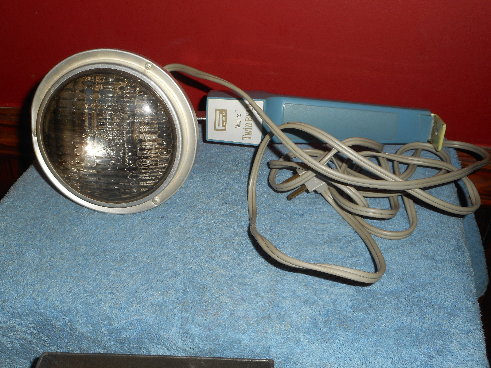 SYLVANIA MOBILITE Twin Beam Tilting SPOT FLOOD LIGHT #3400 Zoom Lamp in Box
