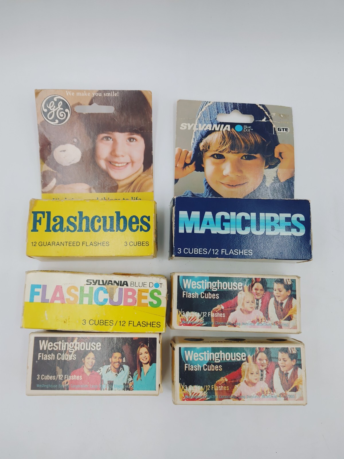 Vintage Lot 1 Sylvania, 1 sylvania blue dot, 1 GE, 3 Westinghouse Flashcubes