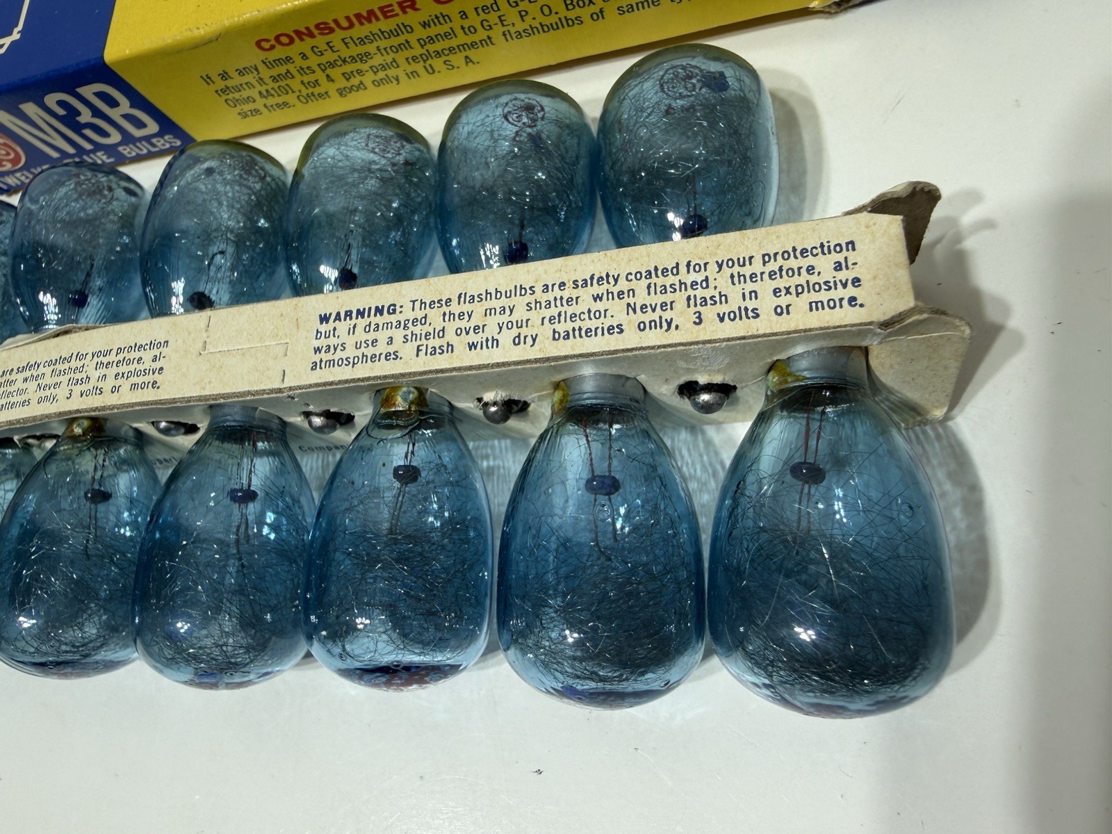Vtg GE M3B Flashbulbs Box of 12 Rhenium Blue Camera Flashbulbs General Electric