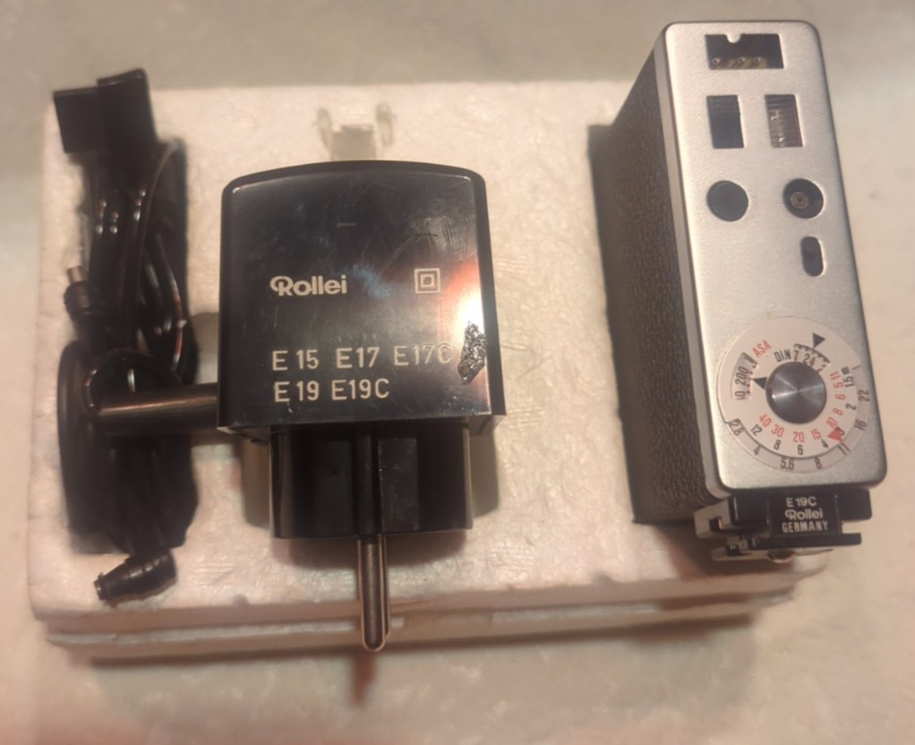Vintage Rollei E19C Electronic Flash Unit with Charger & Sync Cable