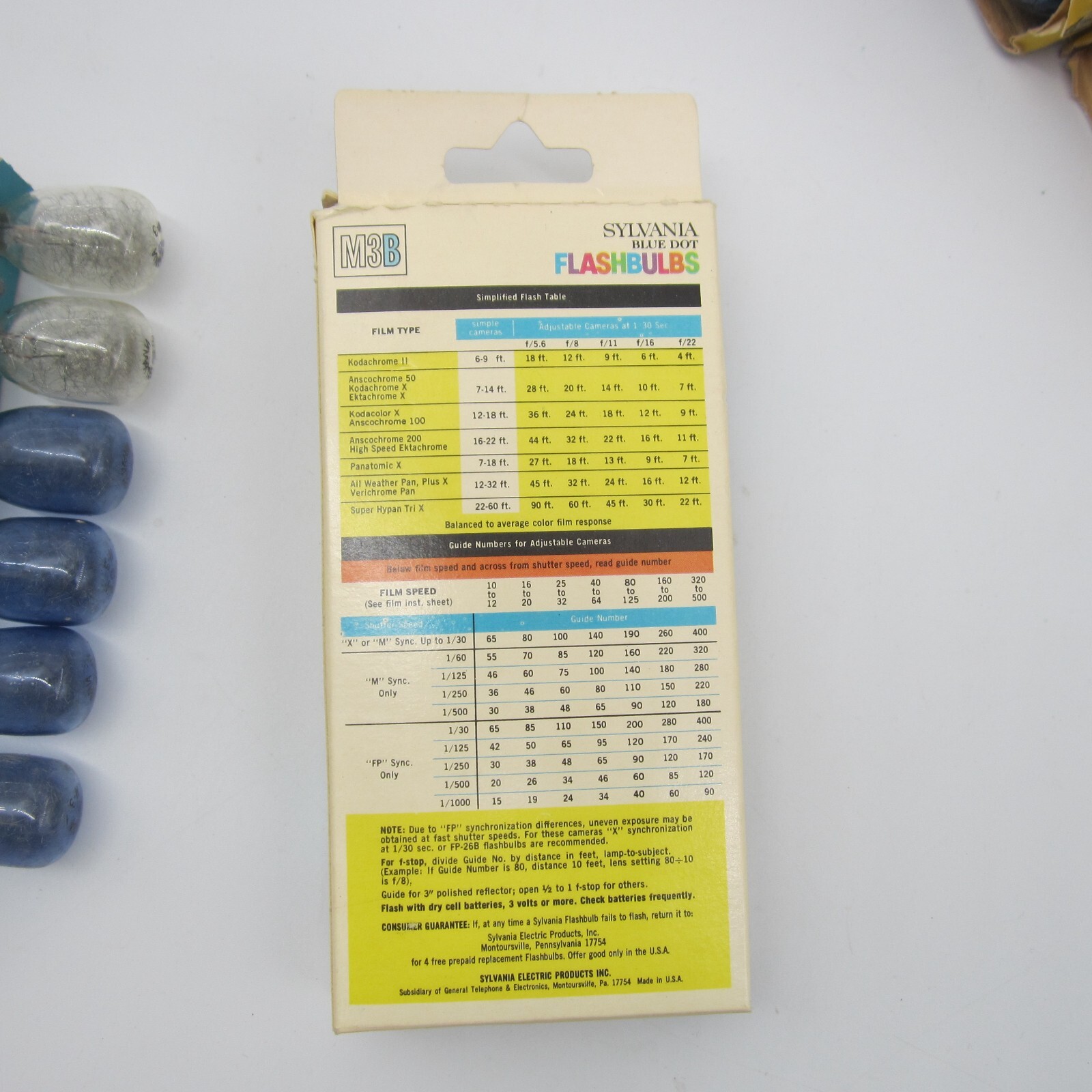 Vintage Misc Random Lot of 38 Flashbulbs Flashcubes Sylvainia M3B 25B GE #5 Blue
