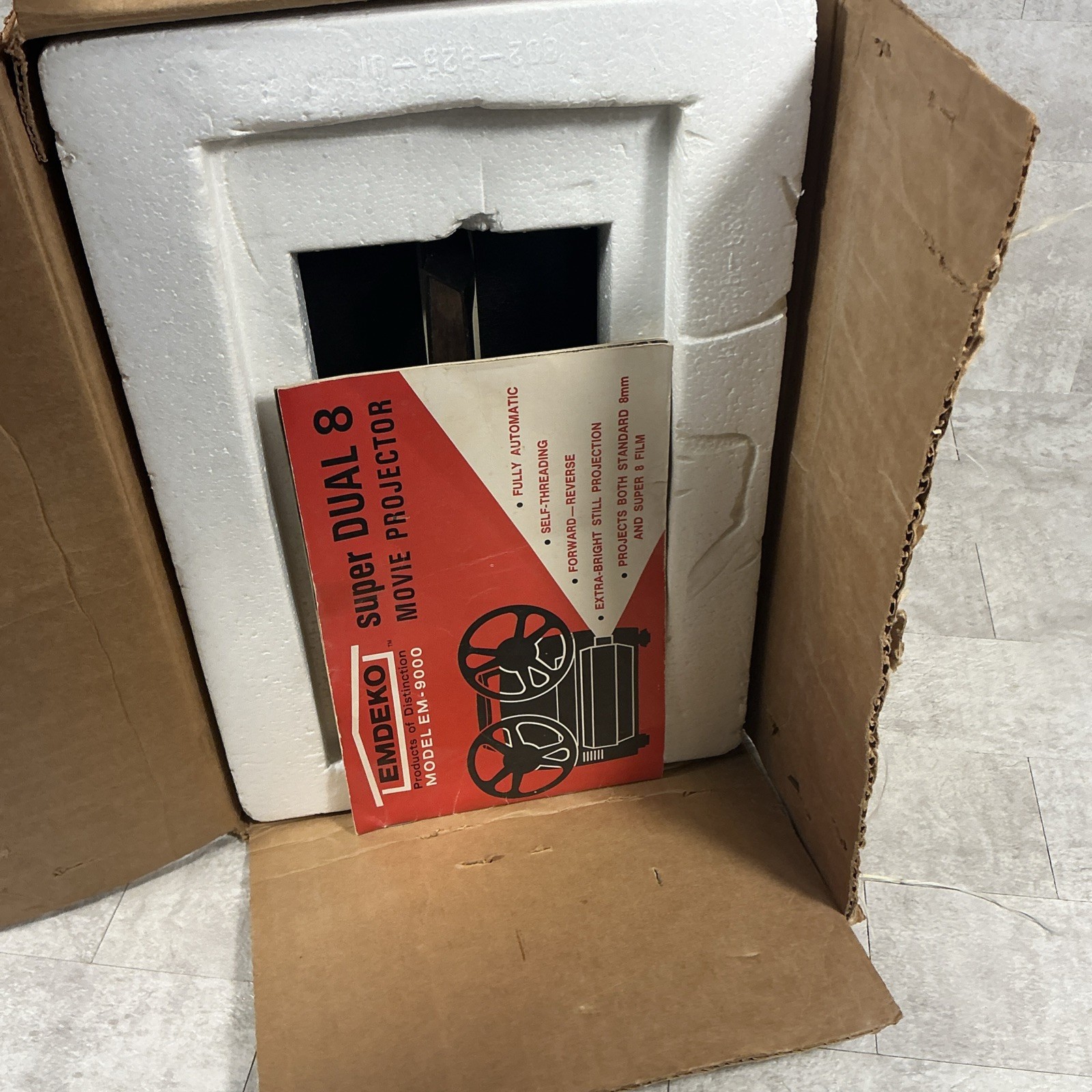 Super 8, EMDEKO Projector.EM-9000, Box & Instructions Tested Working