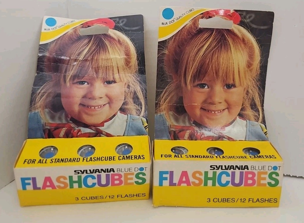 Vintage SYLVANIA BLUE DOT FLASHCUBES – 2 Pack of 3 Cubes / New in Package NOS