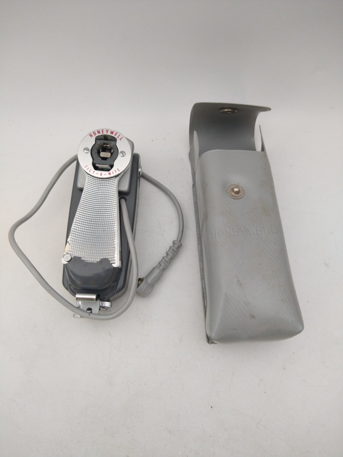 Vintage Honeywell Tilt-A-Mite Camera Flash Unit Fan Style made in Japan w/case