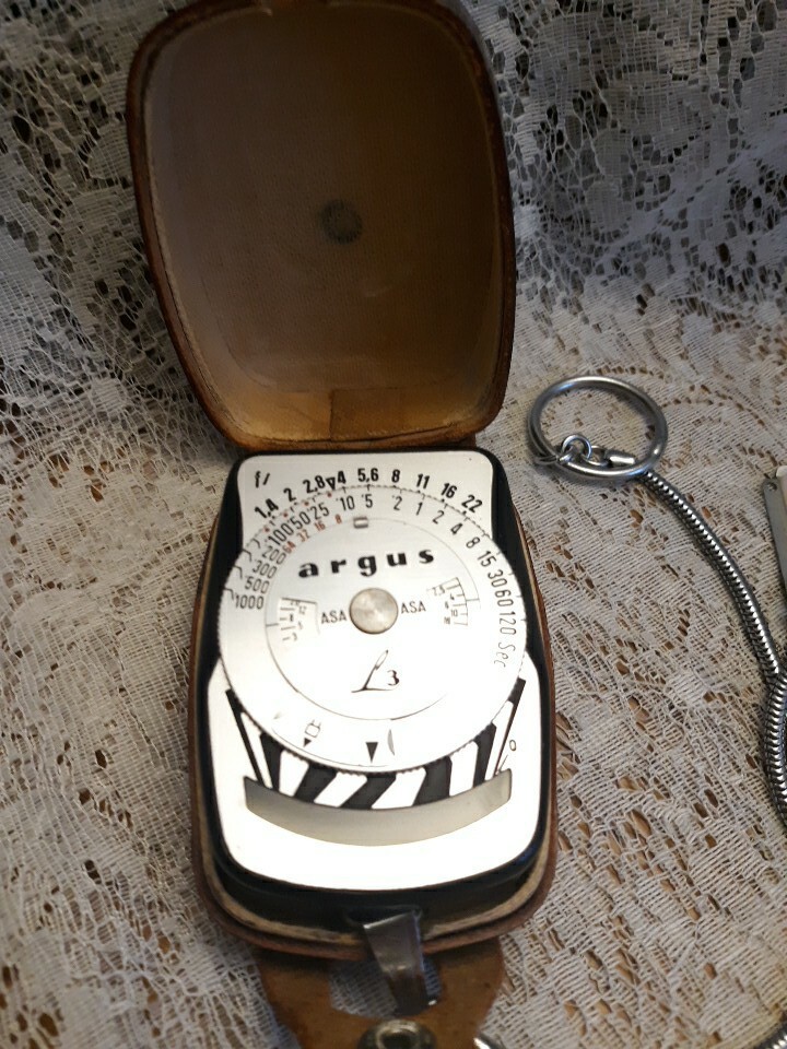VTG The Argus L3 Lightmeter West Germany Leather Case Chain Palm Size Photograph