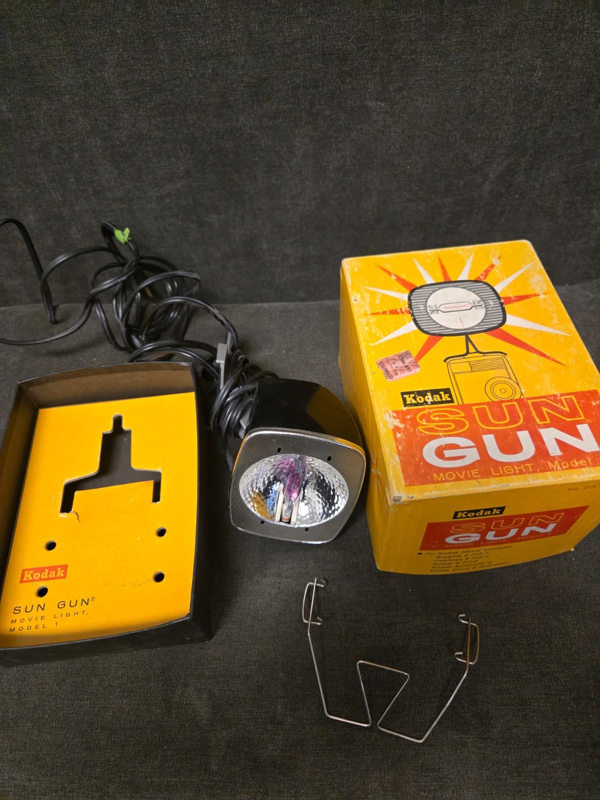 Vtg. Kodak Sun Gun Movie Light WORKS ! Box for Brownie & Hawkeye 8mm