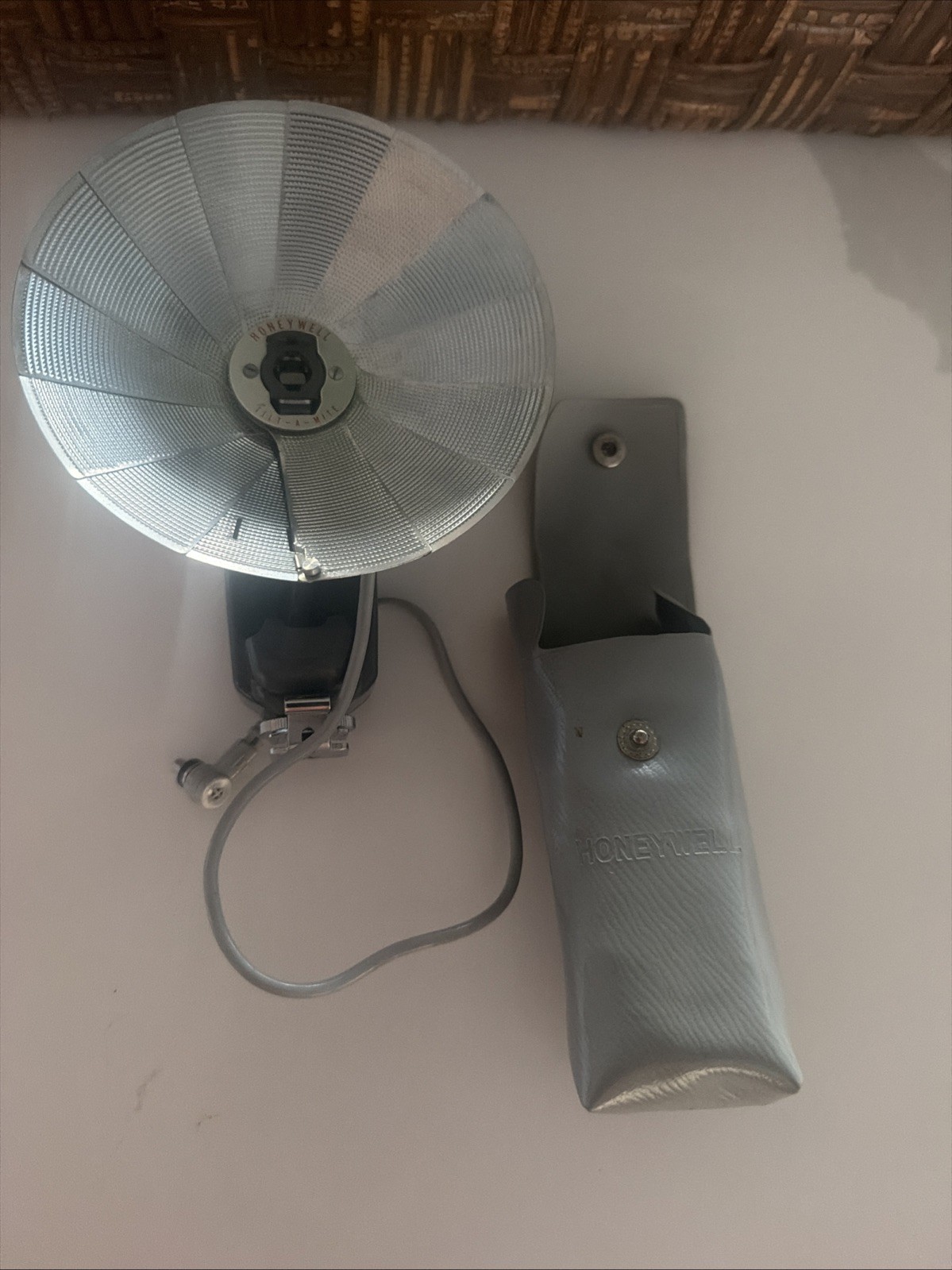 Honeywell Tilt-A-Mite Camera Flash Unit Collapsible Fan Style – Vintage